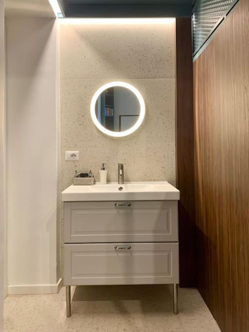 Lovely Studio Flat In Bocconi Mediolan Zewnętrze zdjęcie