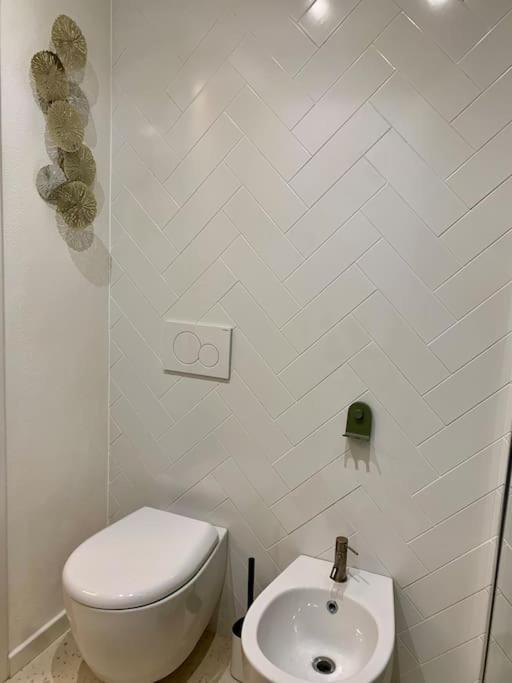 Lovely Studio Flat In Bocconi Mediolan Zewnętrze zdjęcie
